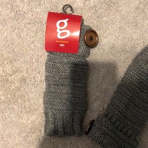 Hand warmer/gloves! Never worn and perfect!